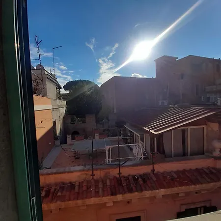 View Of The Rooftops Of Trastevere 아파트